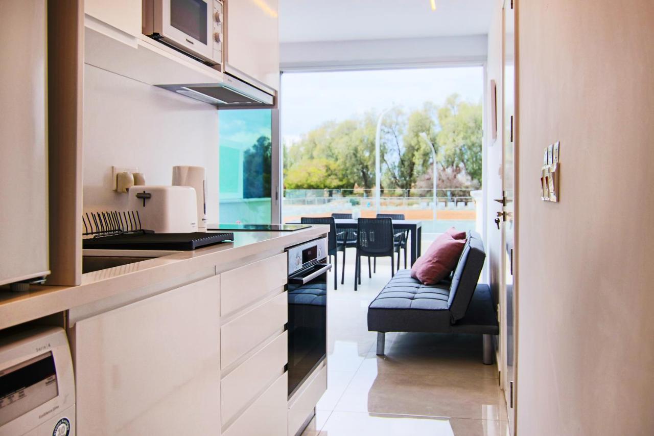 Апартаменти Phaedrus Living - Seaside Luxury Flat Harbour 110 Пафос Екстер'єр фото